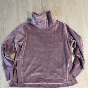 Gorgeous soft Athleta top! Worn once!